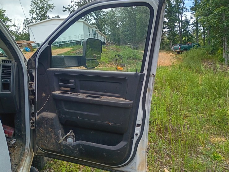 2014-dodge-3500-image-28