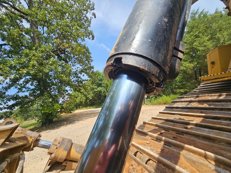 2019-caterpillar-d6-image-99