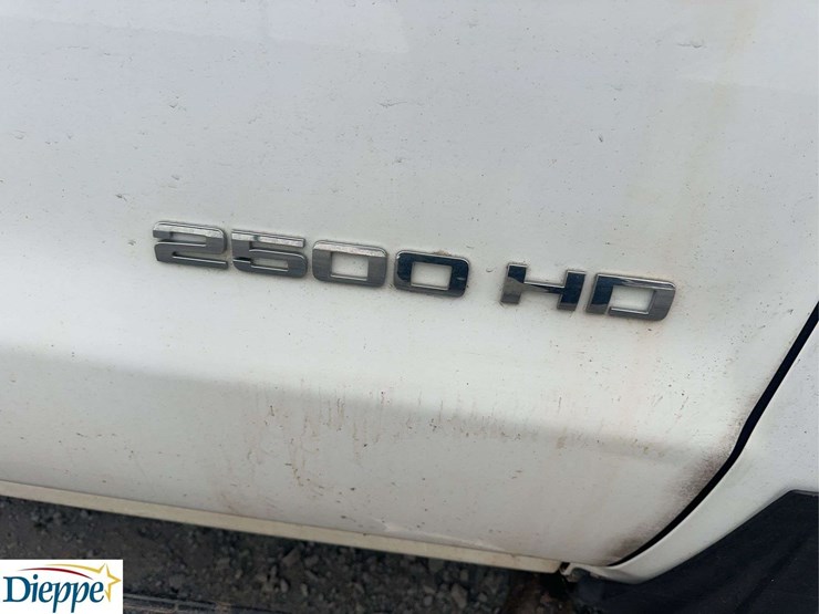 2016-chevrolet-silverado-2500-image-13