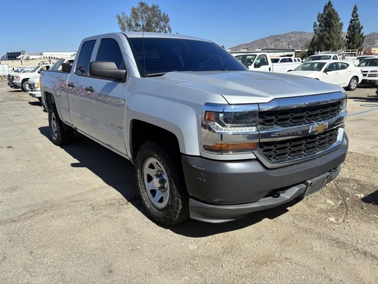 2018-chevrolet-silverado-1500-image-2