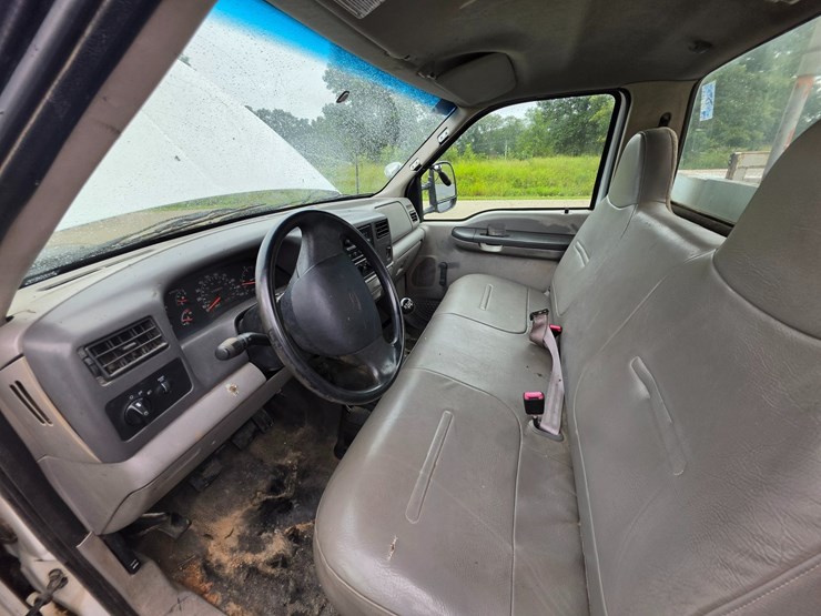 2000-ford-f550-image-47
