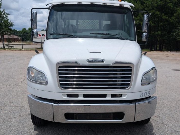 2012-freightliner-m2-stakebed-truck-image-19