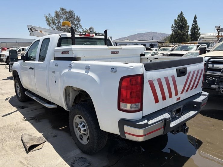 2012-gmc-sierra-2500-image-4