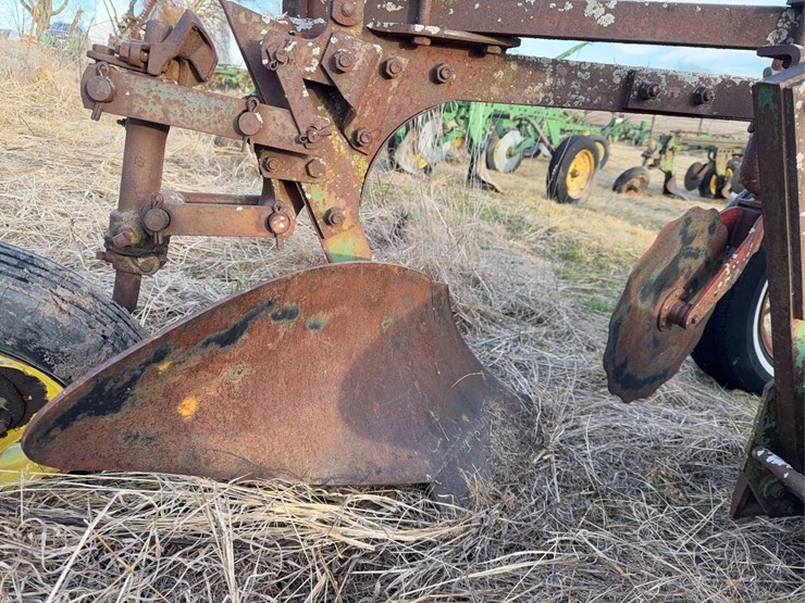 john-deere-pull-type-three-bottom-plow-image-16