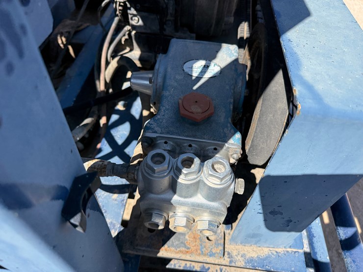 caterpillar-550-image-10