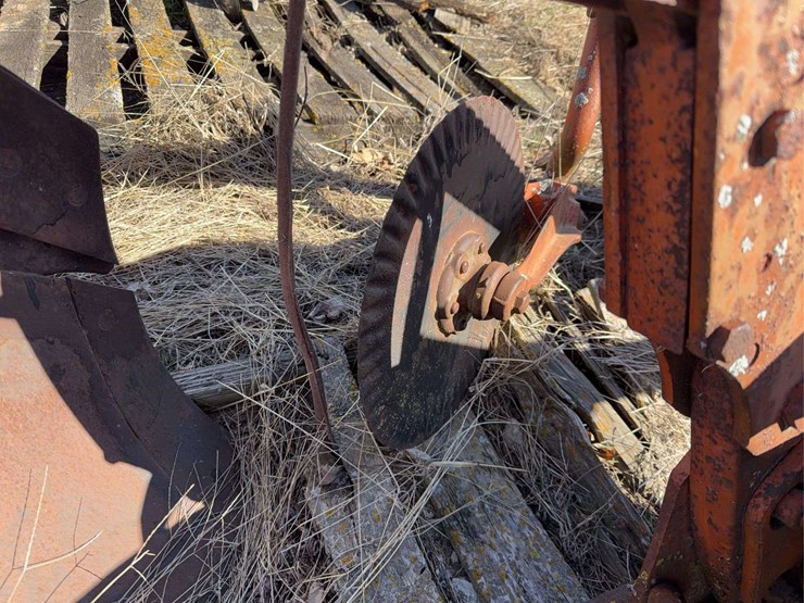 john-deere-three-point-three-bottom-plow-image-13