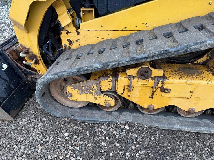 2022-caterpillar-259d3-image-18