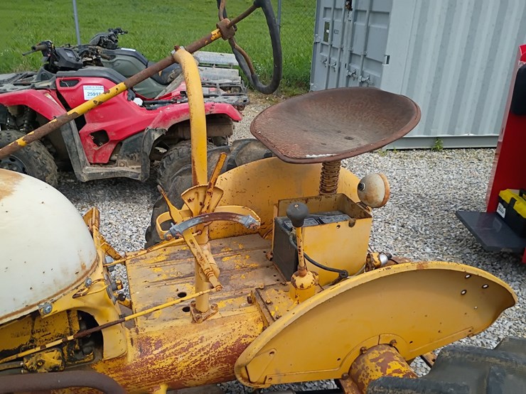 1966-international-cub-image-21