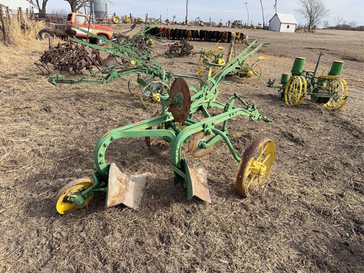 john-deere-pull-type-two-bottom-plow-image-5