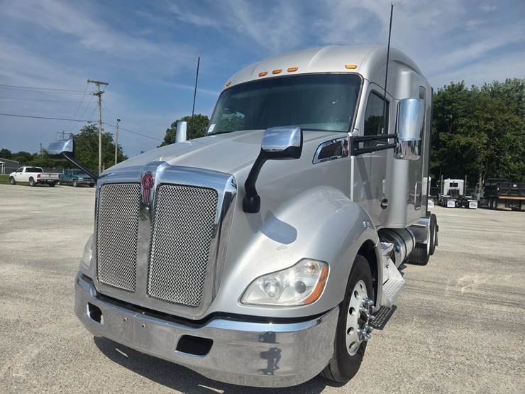 2018-kenworth-t680-image-1
