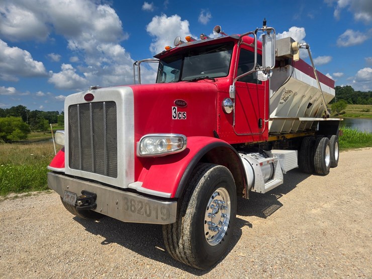 2009-peterbilt-367-image-2