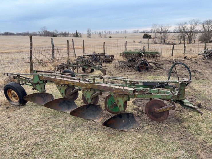 john-deere-pull-type-four-bottom-plow-image-6