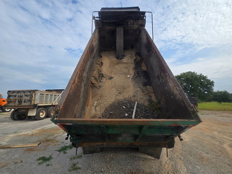 2011-kenworth-t700-image-21