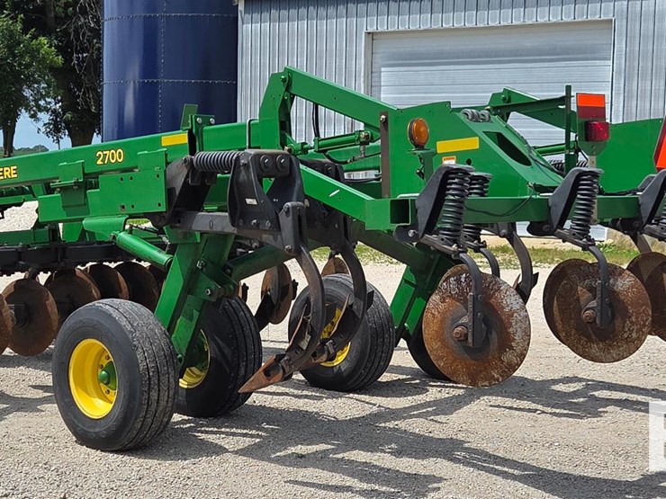 2010-john-deere-2700-image-7