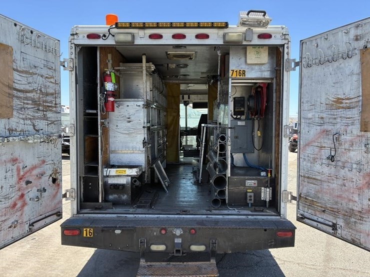 2002-workhorse-p42-image-15