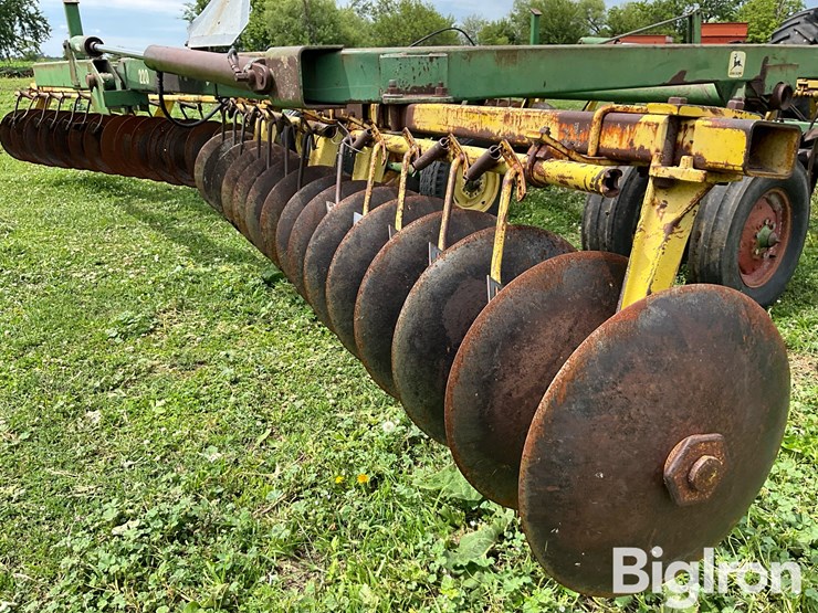 john-deere-220-image-18