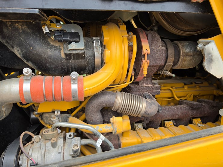 2015-deere-700k-image-18