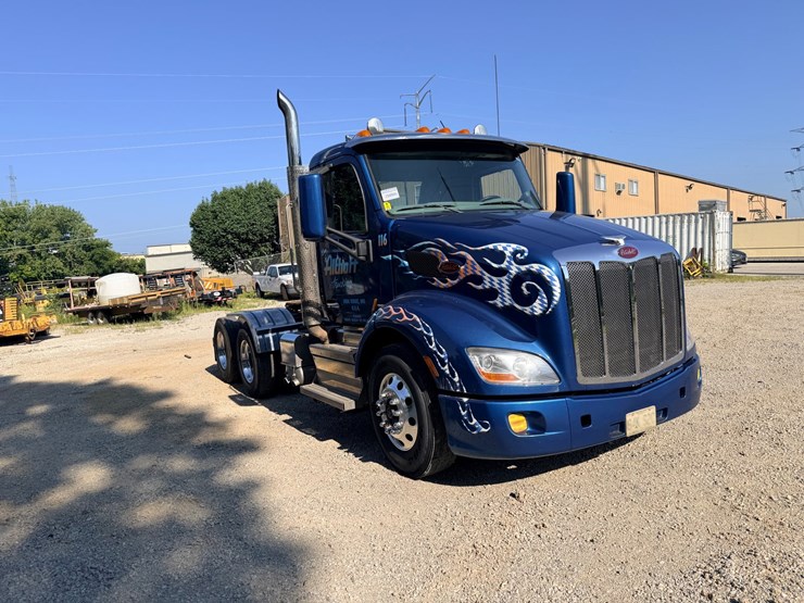 2021-peterbilt-579-image-26
