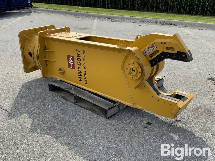 2025-massey-ferguson-730-image-3
