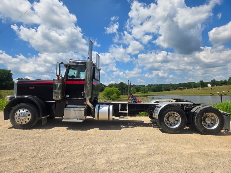 2016-peterbilt-389-image-7
