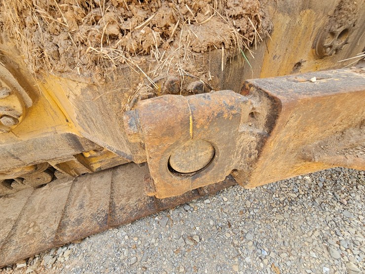 2019-caterpillar-d6-image-103