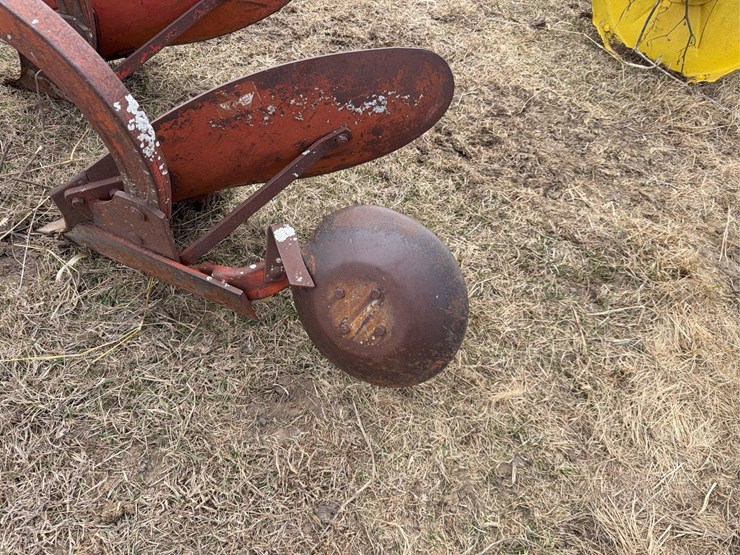 john-deere-pull-type-three-bottom-plow-image-13