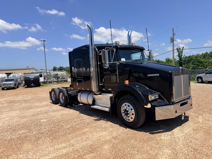 2010-kenworth-t800-image-24