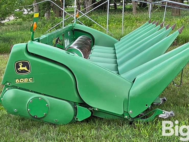 2010-john-deere-608c-image-4