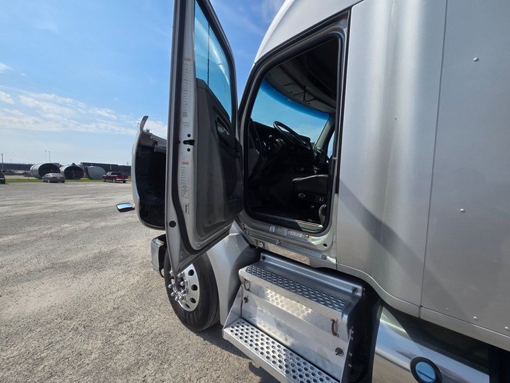 2018-kenworth-t680-image-47