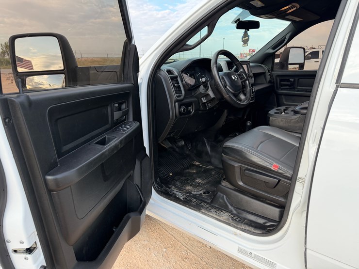 2024-dodge-3500-image-14