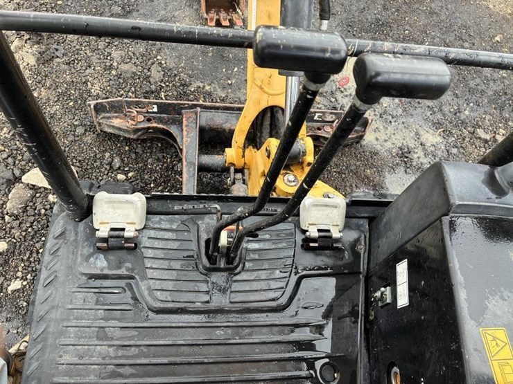 2013-caterpillar-301.7d-cr-image-23