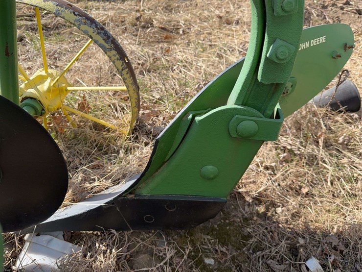 john-deere-pull-type-three-bottom-plow-image-20
