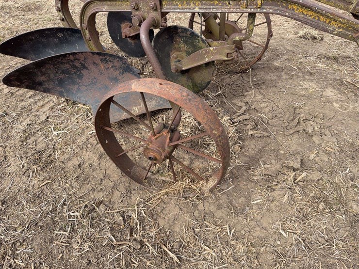 john-deere-two-bottom-plow-image-9