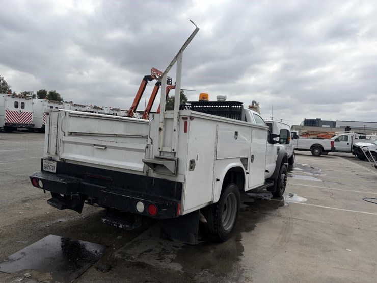 2009-ford-f550-xl-image-3