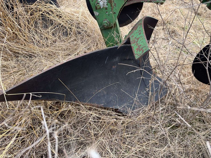john-deere-pull-type-four-bottom-plow-image-19