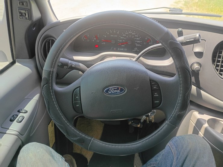 2005-ford-e450-image-46