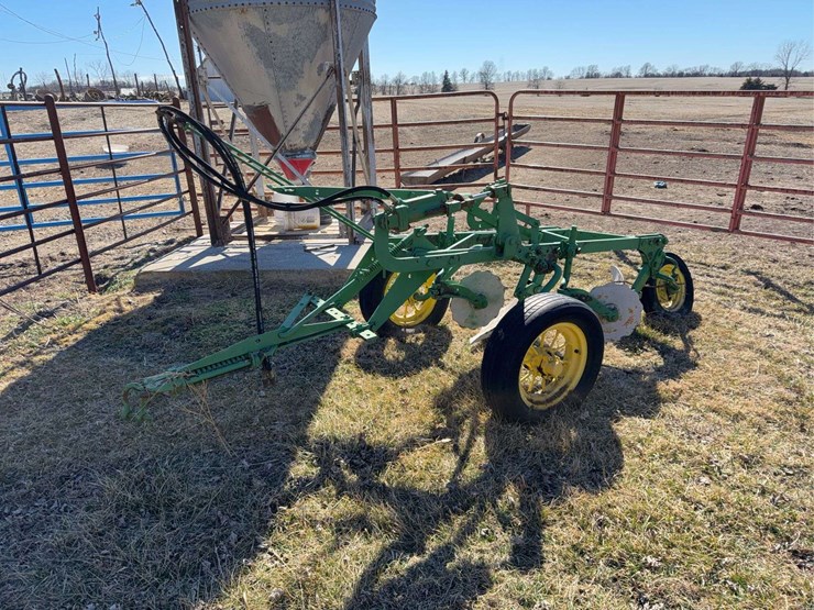 john-deere-pull-type-two-bottom-plow-image-1
