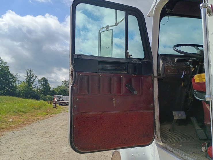 #24861-•-1988-freightliner-flc-dump-truck-image-54