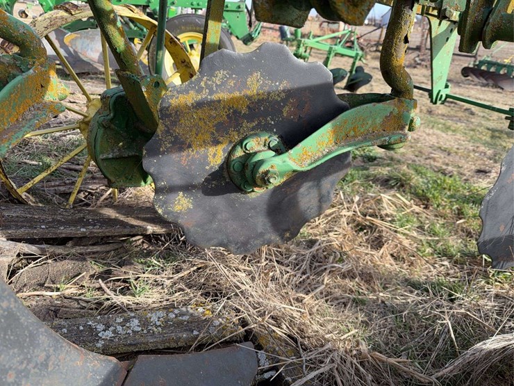 john-deere-pull-type-three-bottom-plow-image-14