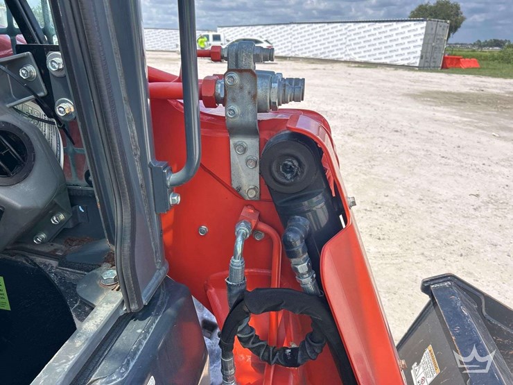 kubota-svl97-2-compact-track-loader-skid-steer-image-29