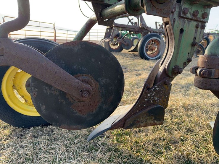 john-deere-pull-type-three-bottom-plow-image-23
