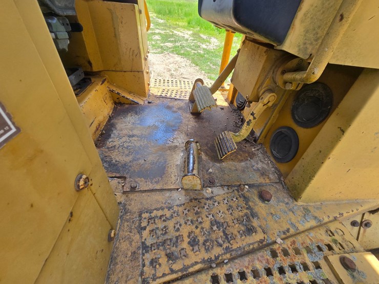 caterpillar-d6m-image-30