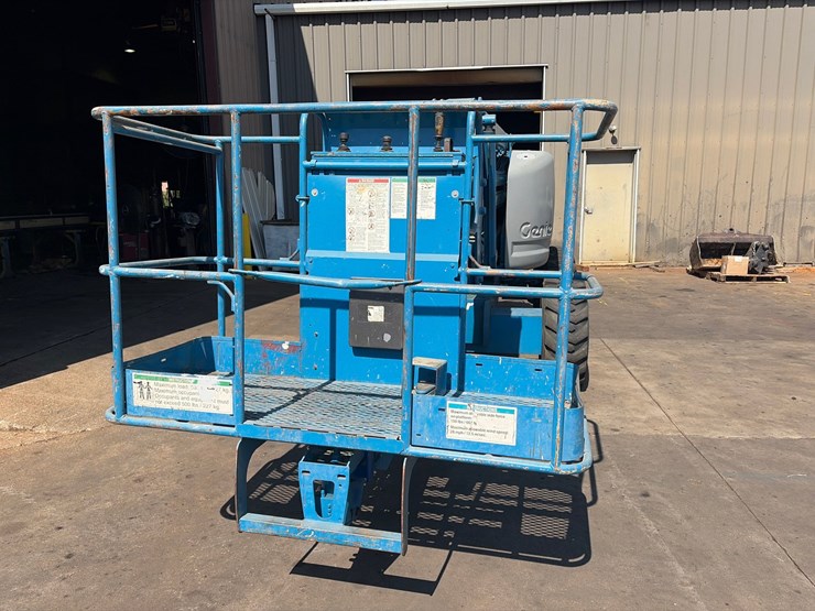 #201-•-2000-genie-z45/25-articulating-boom-lift-image-3