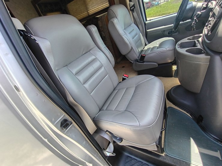 2005-ford-e450-image-35