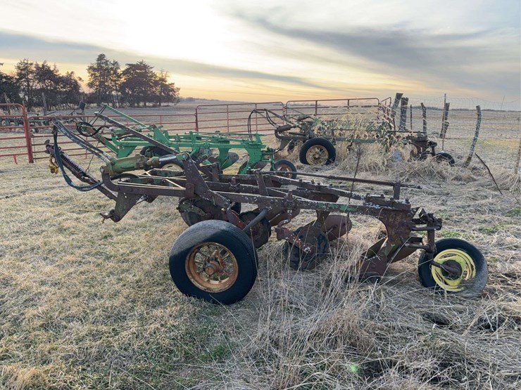 john-deere-pull-type-three-bottom-plow-image-6