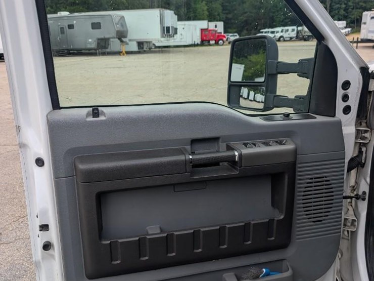 2012-ford-f550-image-8