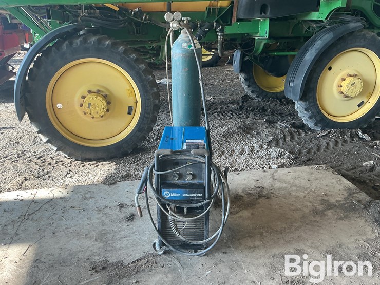 miller-252-wire-feed-welder-image-2