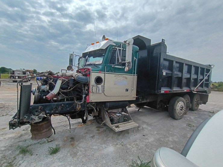 1997-peterbilt-379-image-2