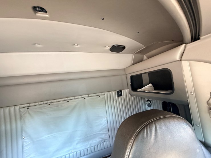 2010-kenworth-t800-image-115