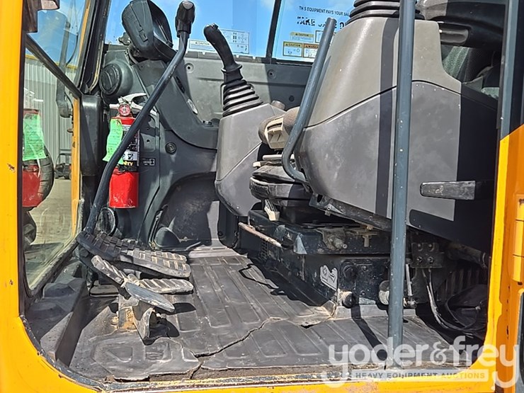 2015-hyundai-80cr-9a-image-47
